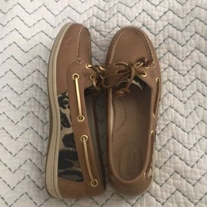 NEW Sperry leather and leopard shoes